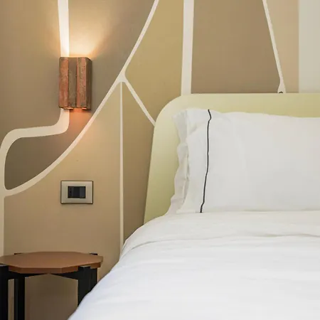 Noem ホテル ティラナ