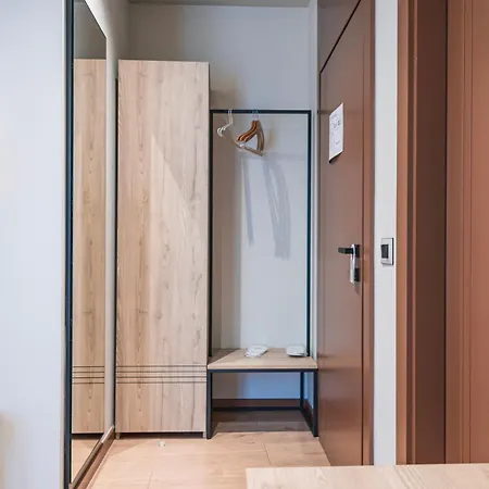 Noem ホテル ティラナ