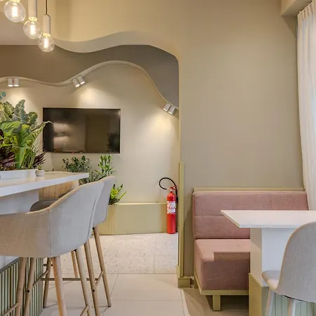 Noem ホテル ティラナ