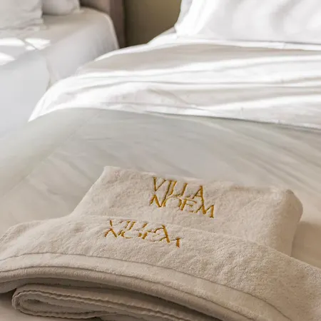 Noem ホテル ティラナ