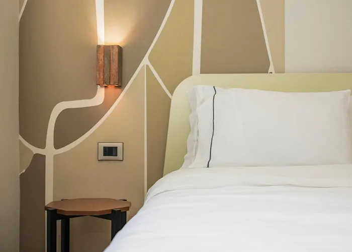 Noem فندق تيرانا