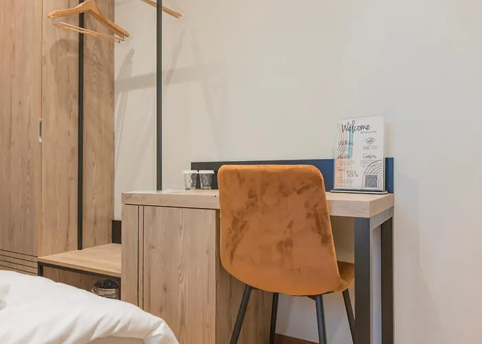 Noem 4* تيرانا