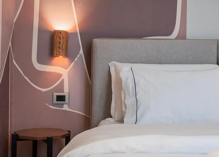 Noem 4* تيرانا